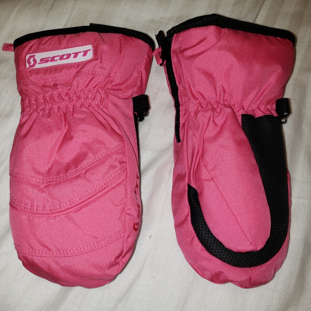 Girls pink waterproof ski mittens: Size 5Y/6Y